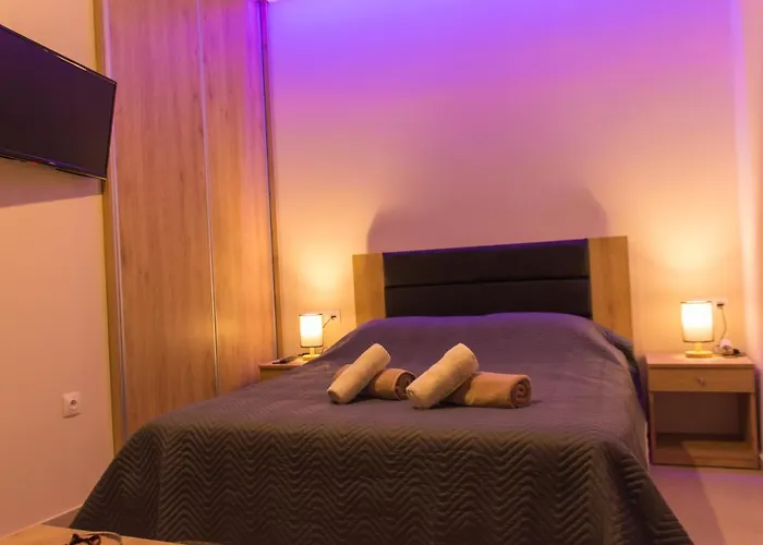 Central Luxury Studio 2